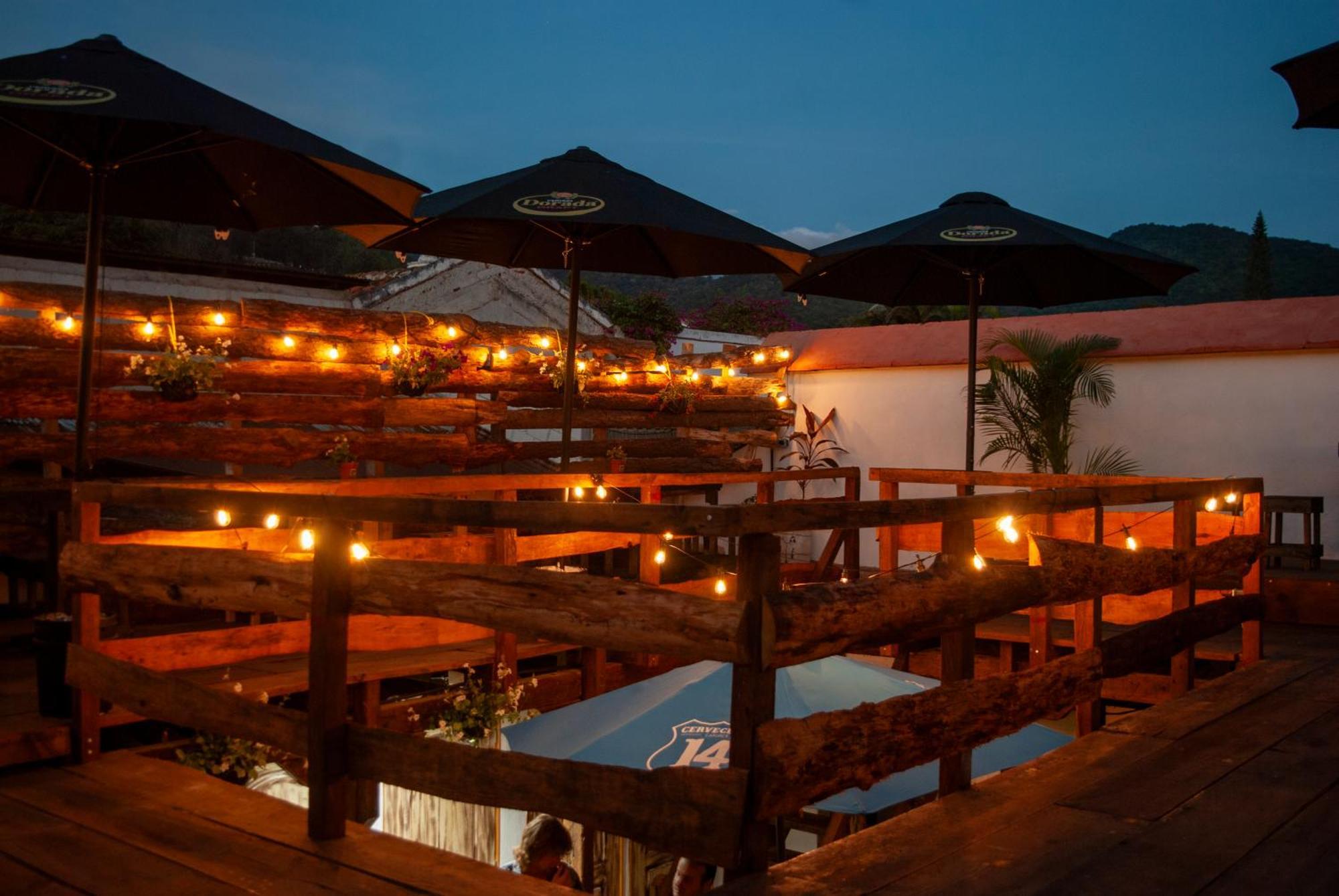 Kamazoztz Hostel And Travel Antigua Екстериор снимка