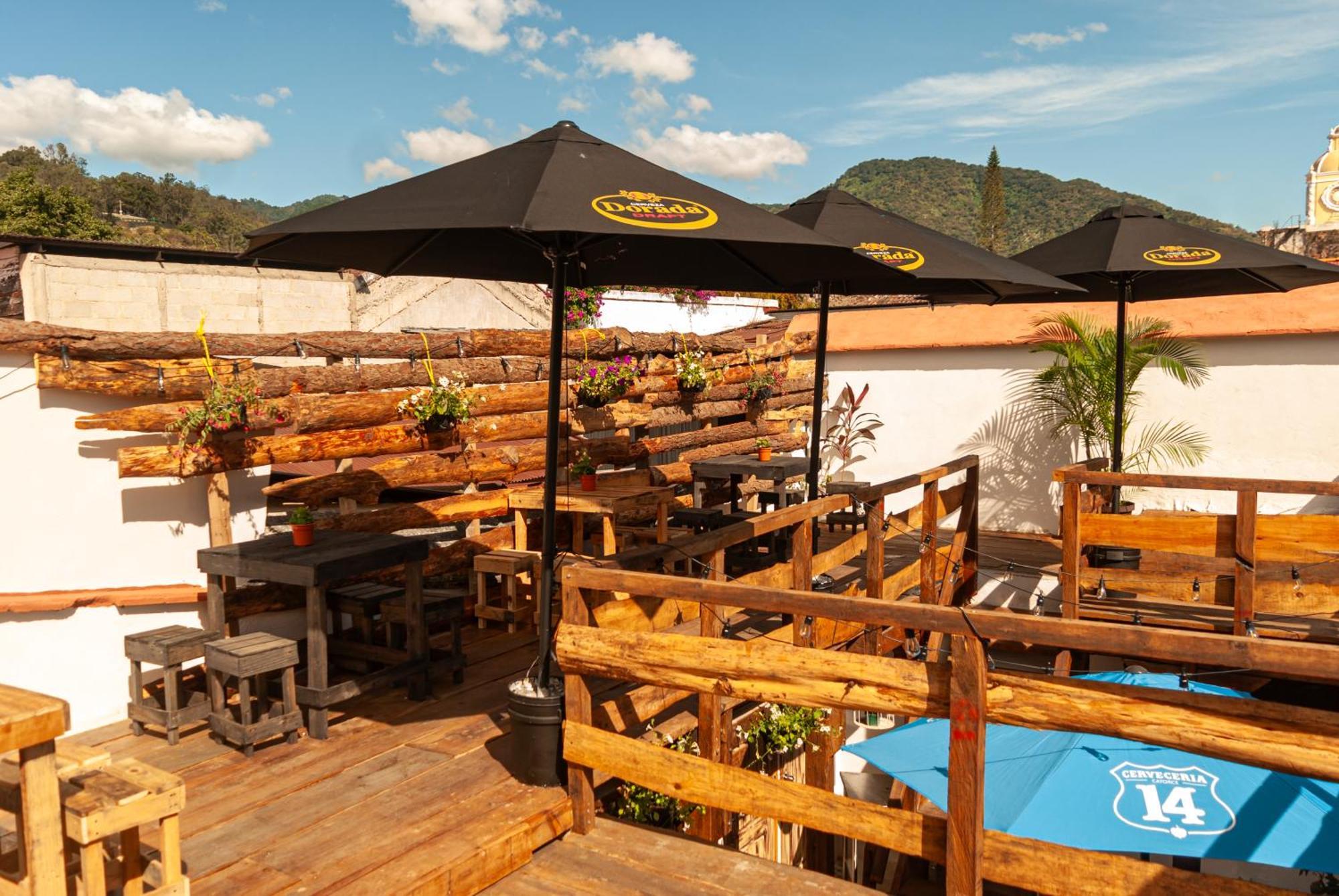 Kamazoztz Hostel And Travel Antigua Екстериор снимка