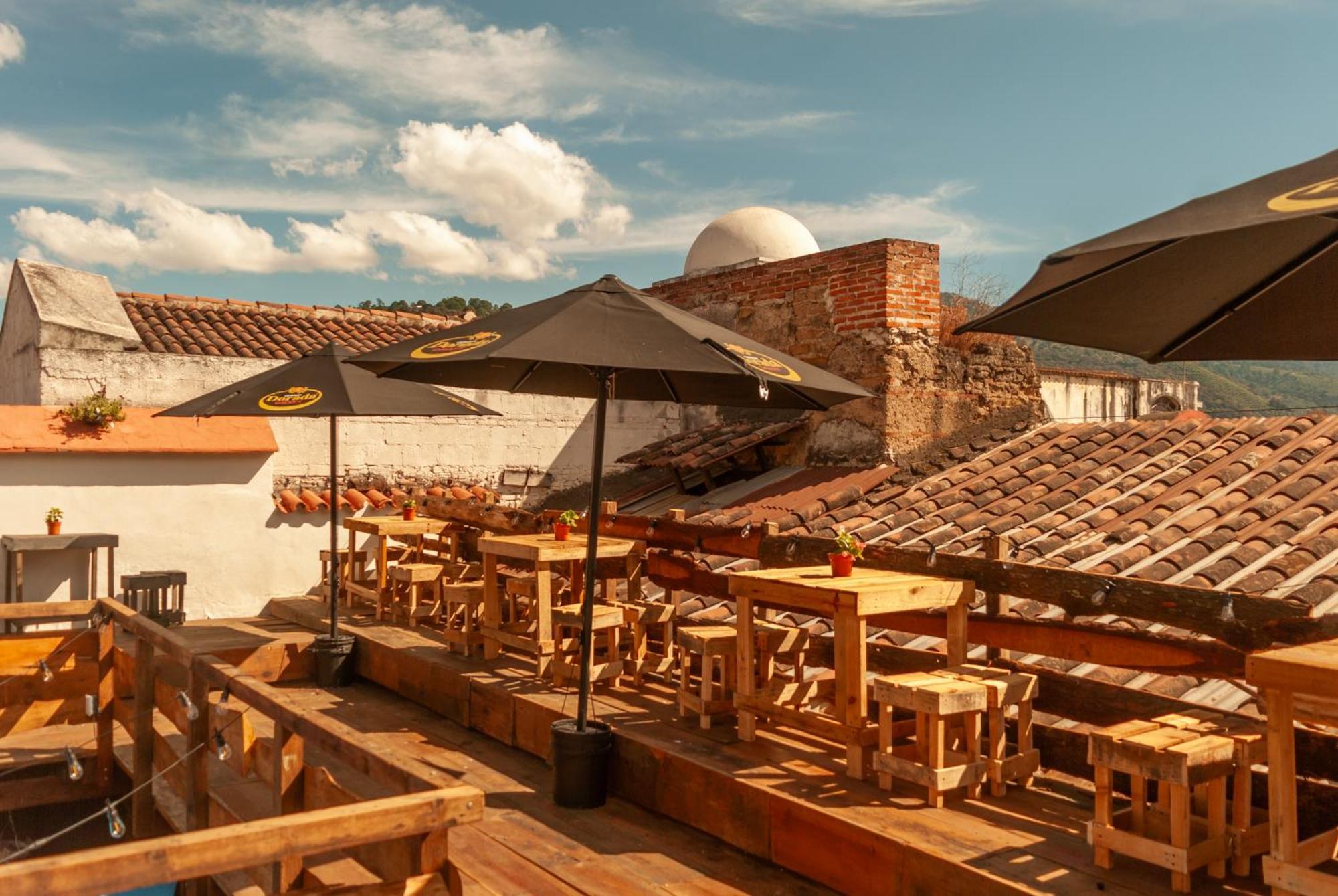 Kamazoztz Hostel And Travel Antigua Екстериор снимка