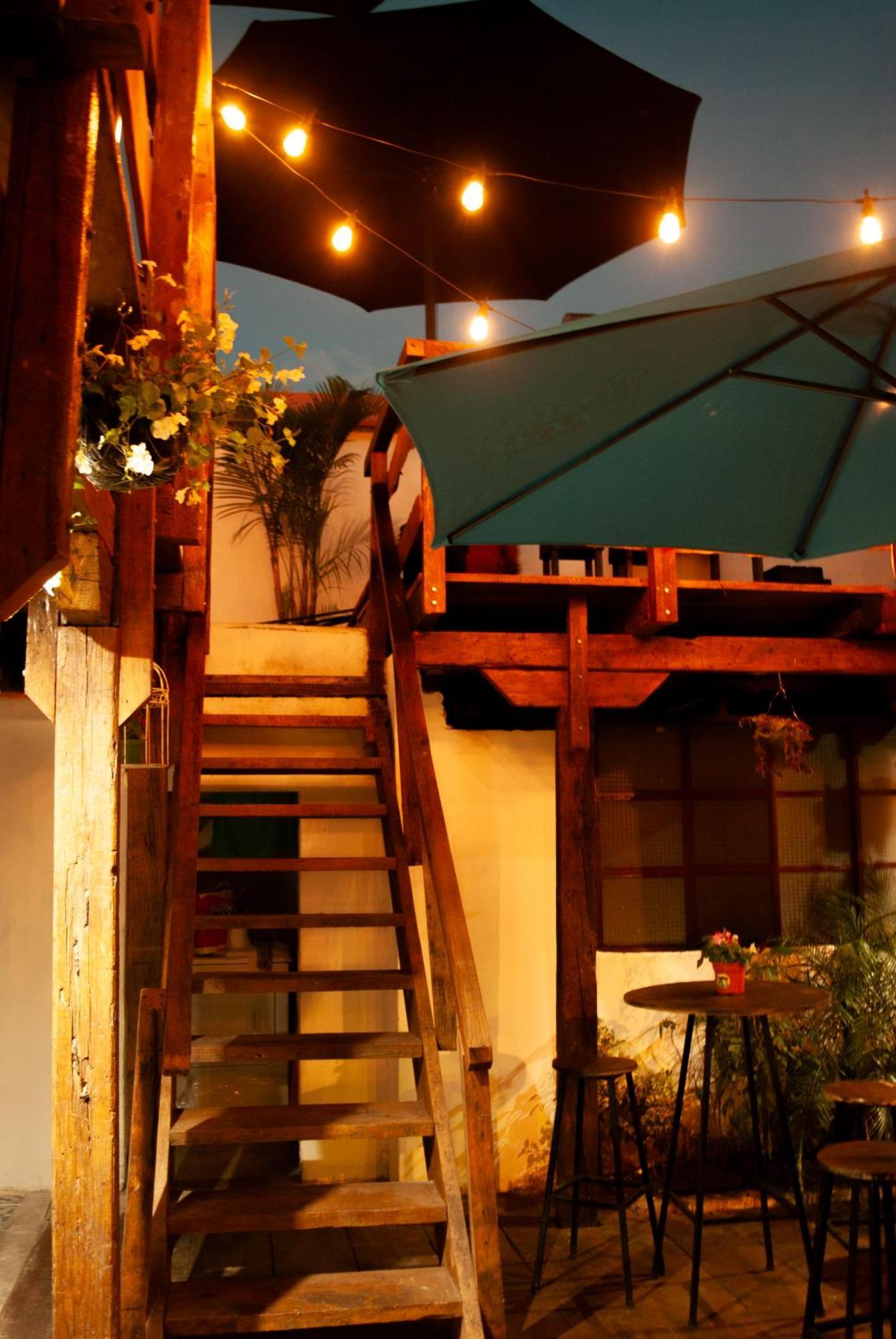 Kamazoztz Hostel And Travel Antigua Екстериор снимка