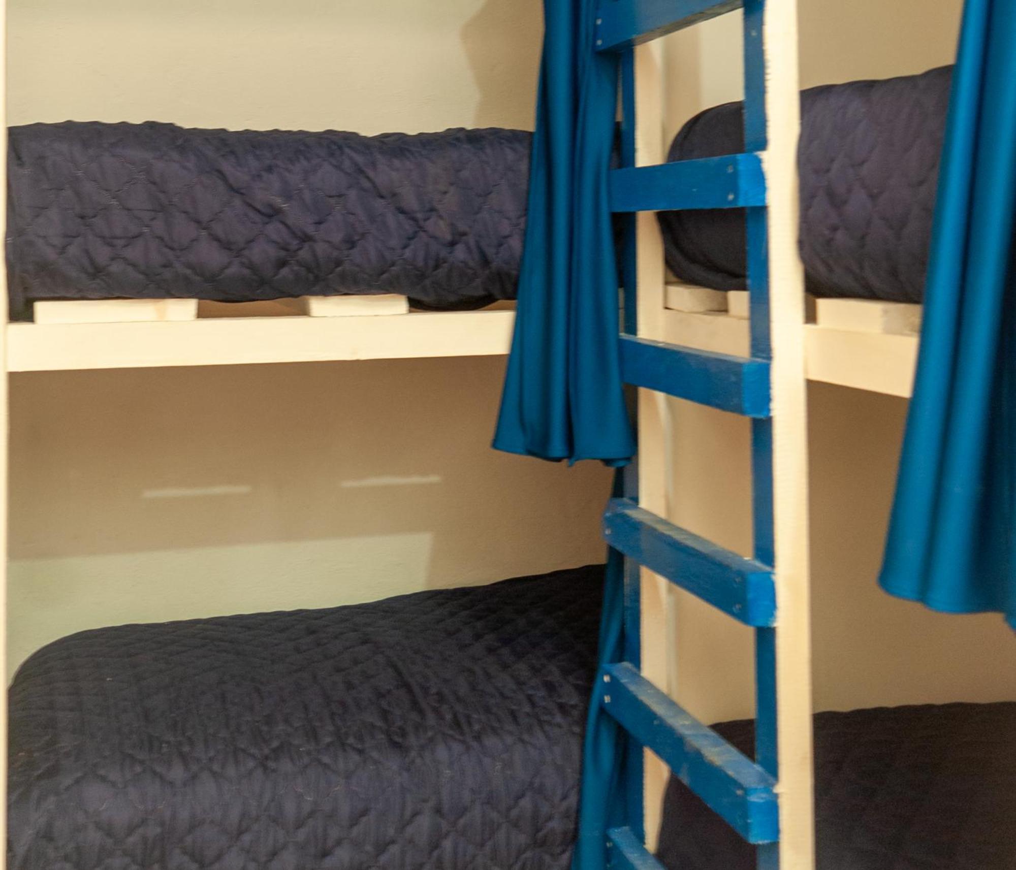 Kamazoztz Hostel And Travel Antigua Екстериор снимка