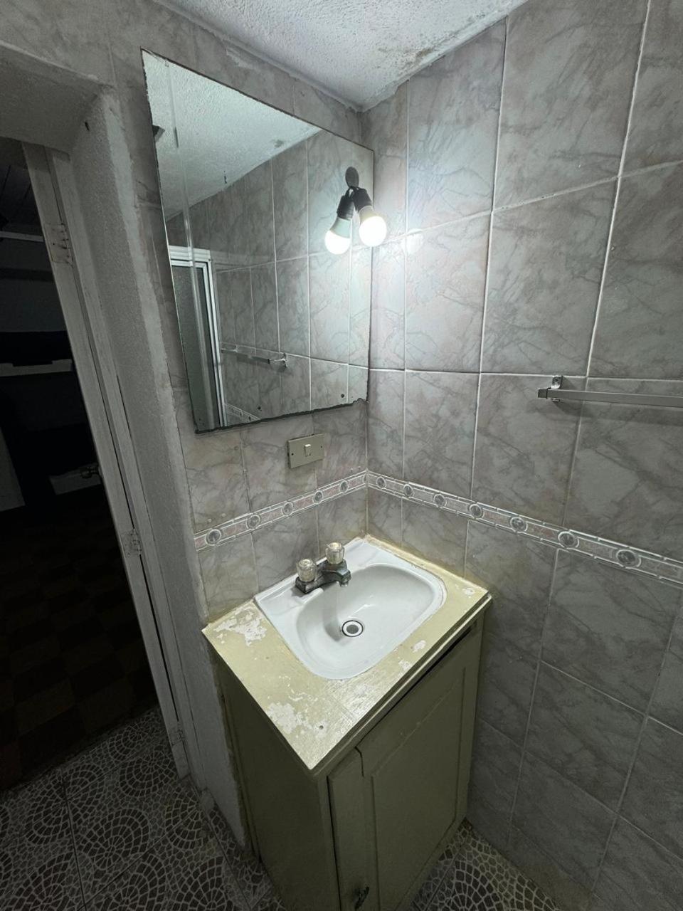 Kamazoztz Hostel And Travel Antigua Екстериор снимка