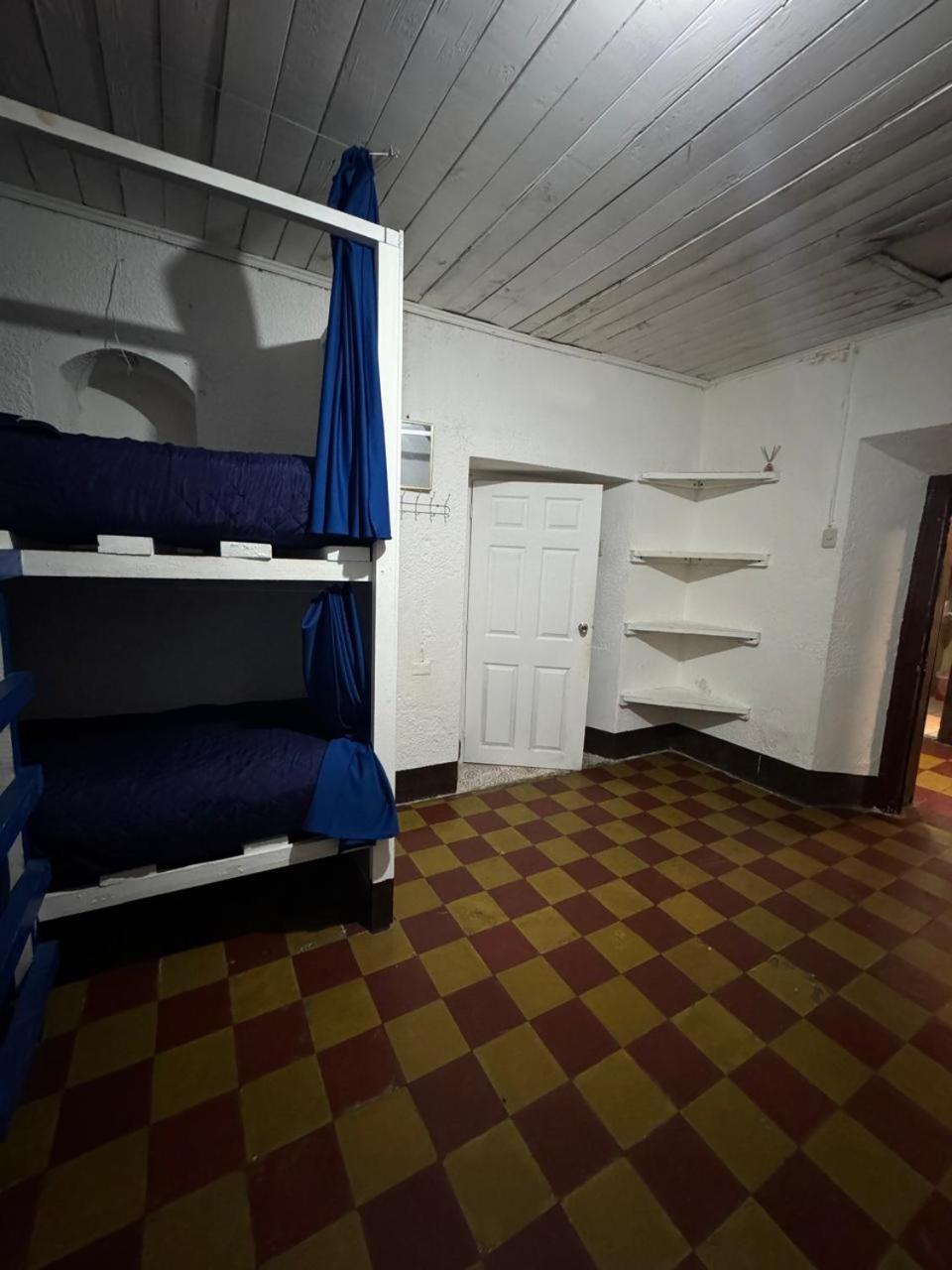 Kamazoztz Hostel And Travel Antigua Екстериор снимка