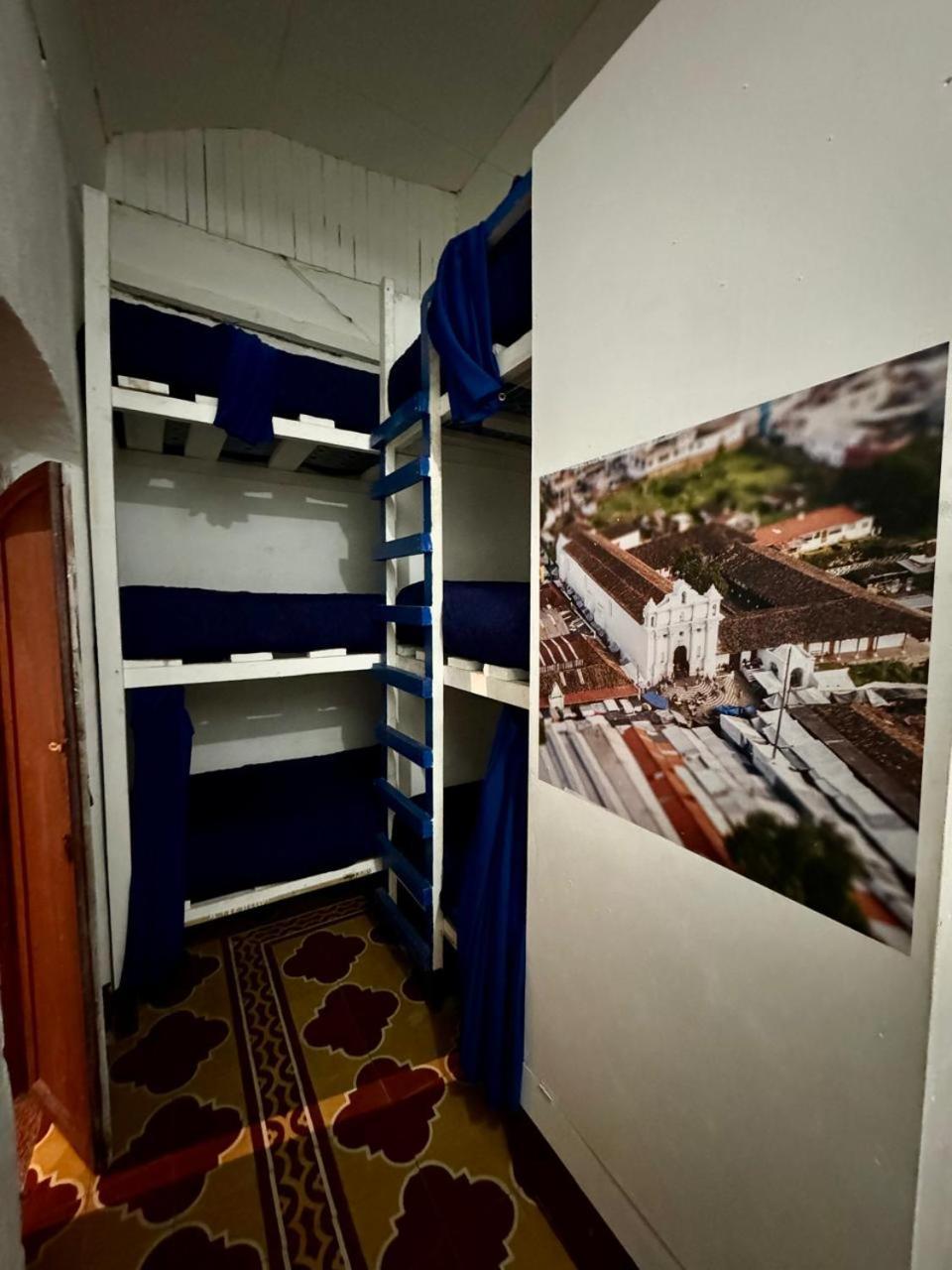Kamazoztz Hostel And Travel Antigua Екстериор снимка
