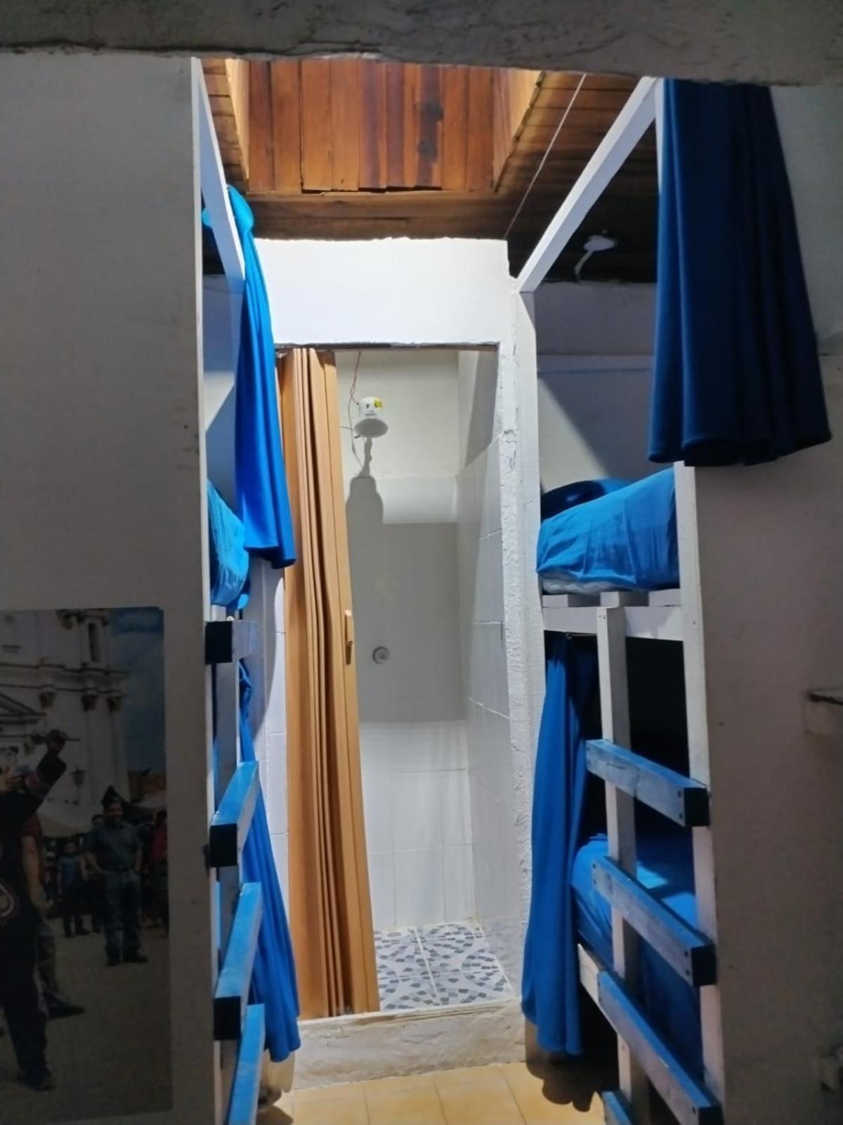 Kamazoztz Hostel And Travel Antigua Екстериор снимка