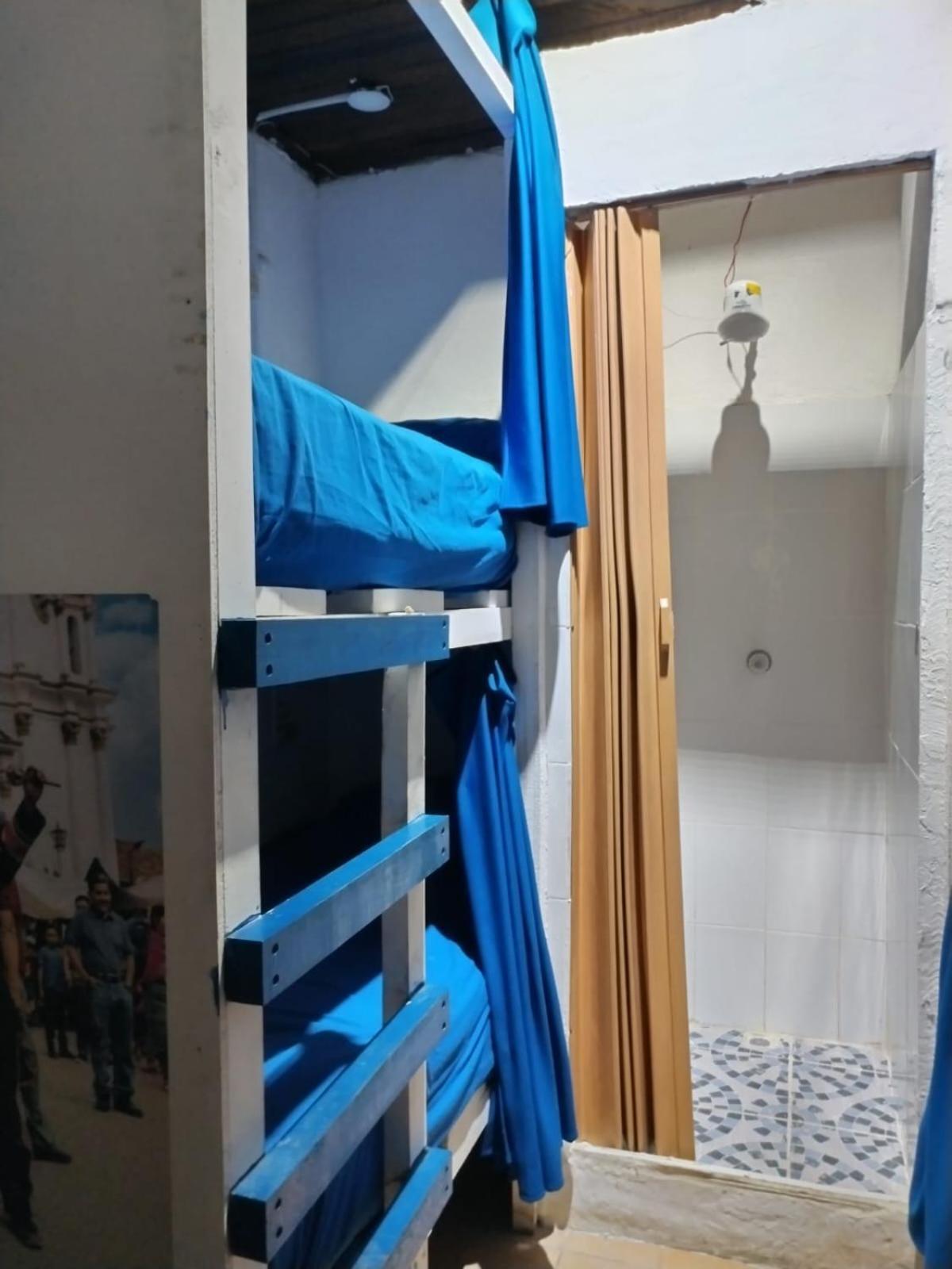 Kamazoztz Hostel And Travel Antigua Екстериор снимка